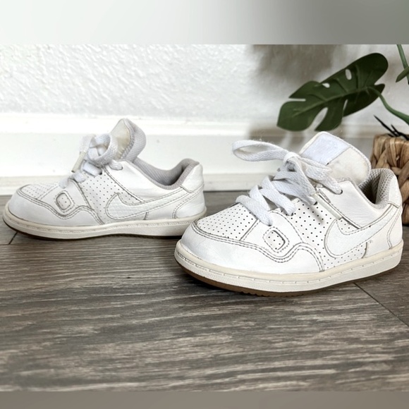 Nike toddler son of force in white on white and gum bottom sole. size 8c - Picture 2 of 6